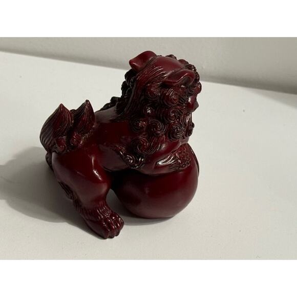 Vintage Chinese Foo Dog Guardian Lion Resin left facing figurine Red Foo - Picture 4 of 6